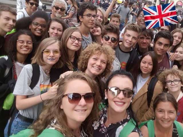 Selfie d'un groupe d'adolescent en colonie de vacances linguistique à Brigton en Angleterre