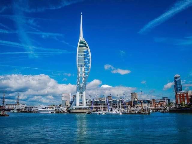 La Spinnaker Tower de Portsmouth en Angleterre