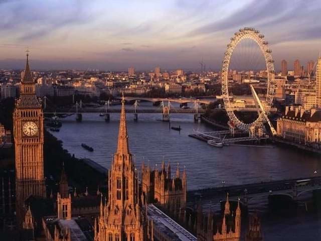 Vue globale de la ville de Londres en été