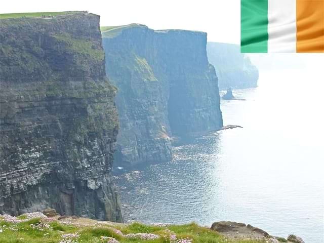 Point de vue sur les Falaises de Moher en Irlande