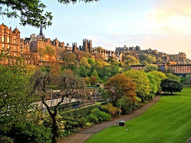 Parc public Princes Street Gardens d'Edimbourg en Ecosse