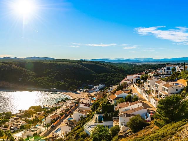 Paysage au bord de l'océan où les jeunes ont été en colo de vacances cet été