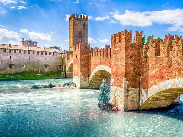 Pont de Scaligero en Italie apercu en colonie de vacances cet été