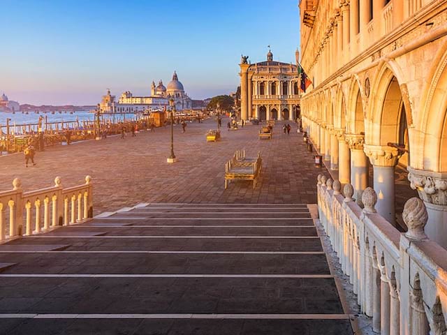 Vue depuis la Basilique Saint marc en colonie de vacances en Italie 