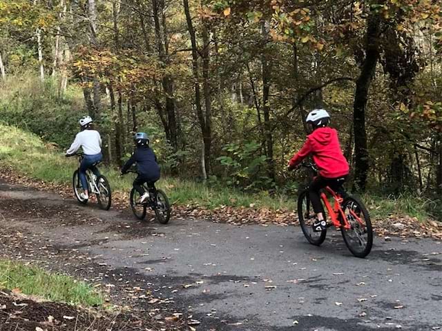 Activité vélo en colo de vacances cet automne