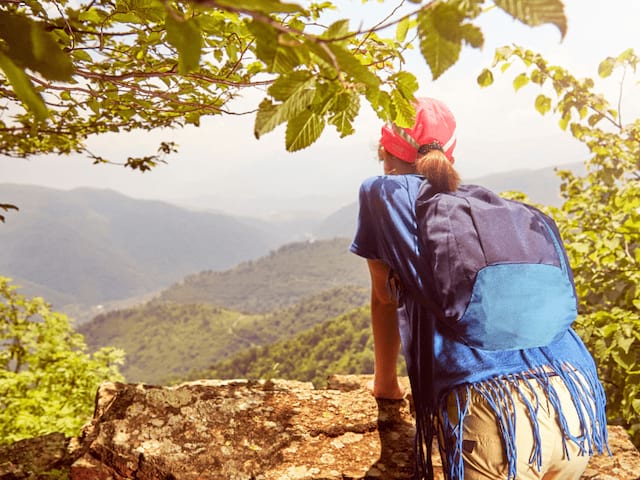 Activité randonnée en colo de vacances Equitation en Auvergne cet été