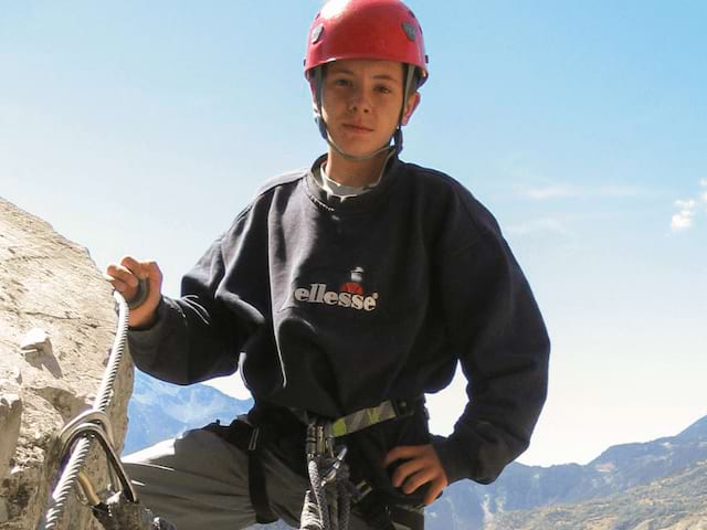 Activité escalade, via ferrata en colo de vacances sportive à la montagne cet été