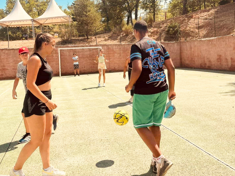 Ados en colo de vacances multiactivités cet été à Bauduen