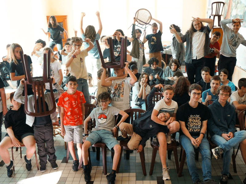 Groupe d'ados en colo de vacances Gamer Video à Echandelys cet été