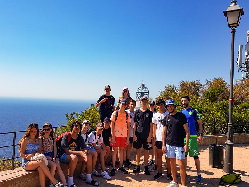 Photo de groupe prise en colonie de vacances Hola Costa Brava cet été en Espagne