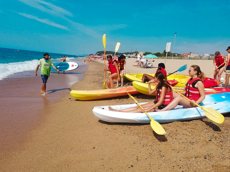 Activité kayak en colonie de vacances Hola Costa Brava en Espagne cet été