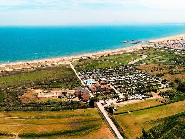 Vue sur le camping Castell Mar où les ados en colo Hola Costa Brava sont hébergés 