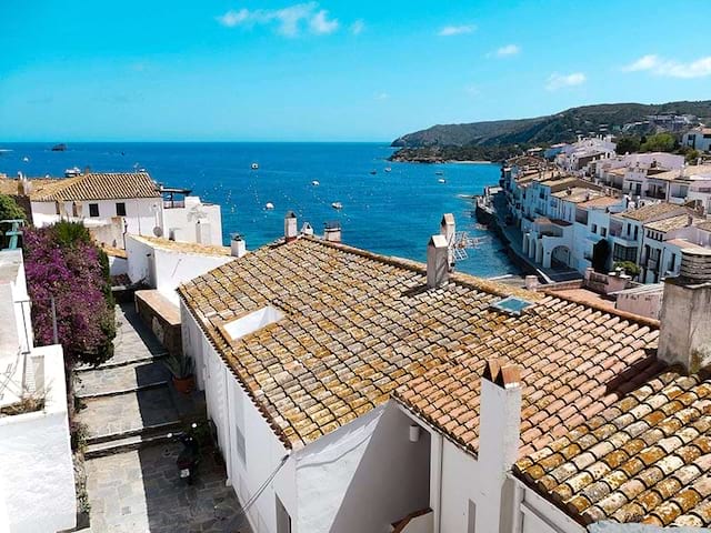 Cadaquès bord de mer Espagne