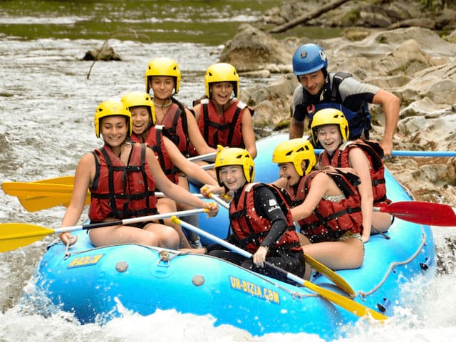 Activité rafting en colo de vacances cet été dans le pays Basque