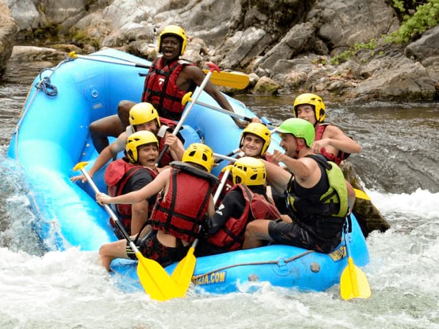 Activité rafting en colo de vacances cet été dans le pays Basque