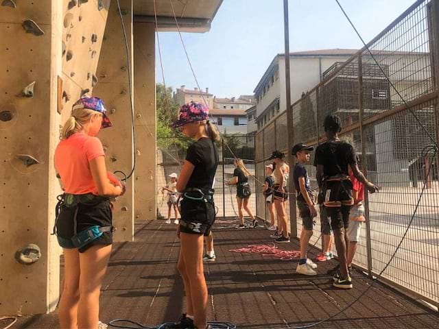 Session escalade en colo de vacances cet été 