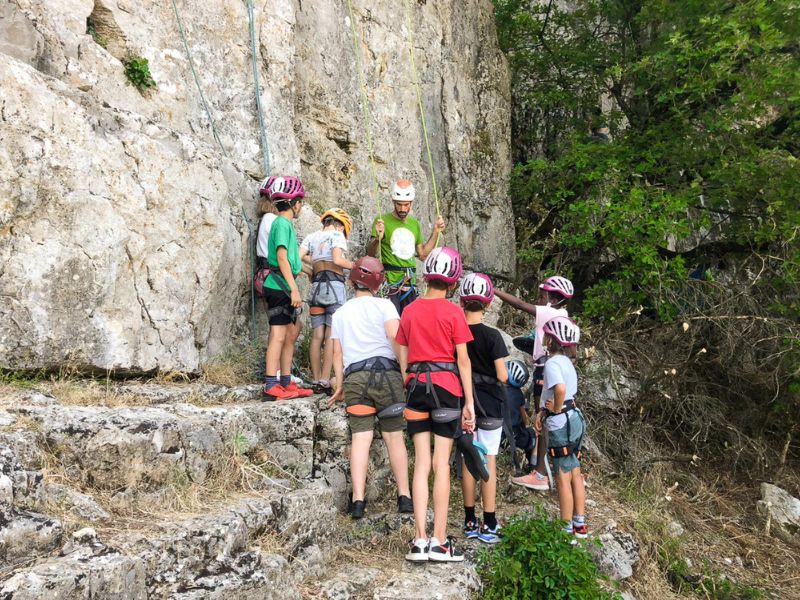 Escalade en colo de vacances en Ardèche cet été