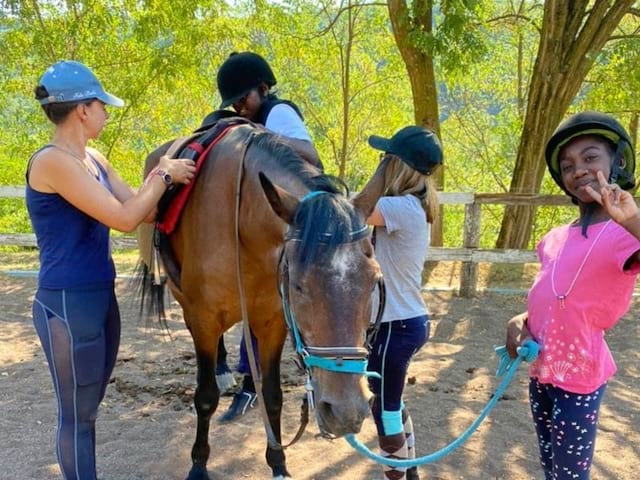 Equitation en colo a aubenas cet été 