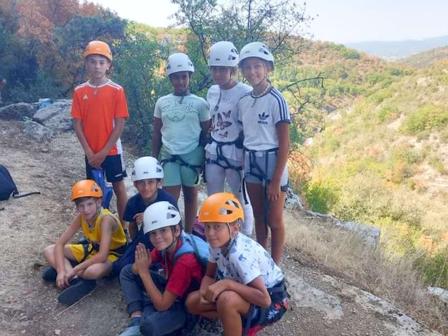 Escalade en colo de vacances en Ardèche cet été