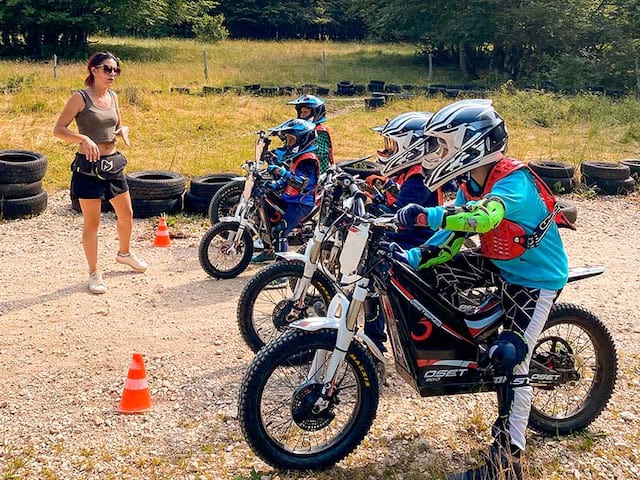 conduire moto enfants été colonie de vacances