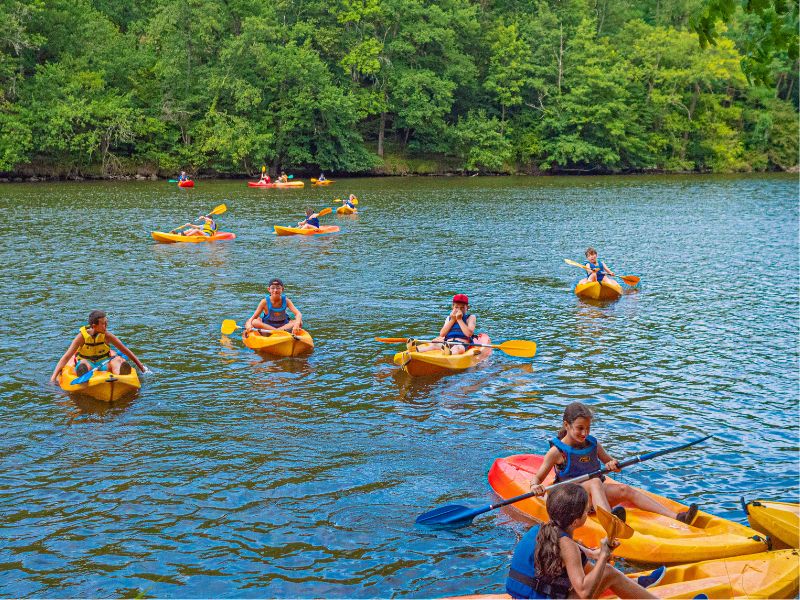 Activité kayak en colonie de vacances à Retournac cet été