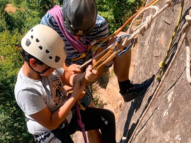 Session escalade cet été en colo de vacances