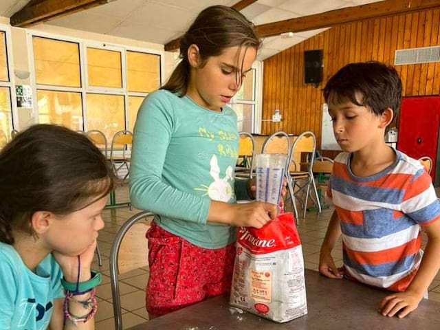 Activité cuisine en colonie de vacances à Retournac