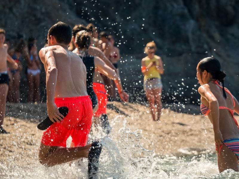 Baignades à Mimizan pour les pré ados qui sont partis en colo de vacances à Mimizan 