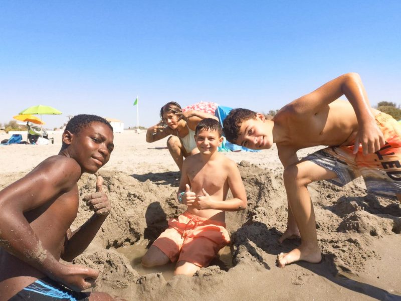 Jeunes enfants en colo de vacances cet été à Mimizan 