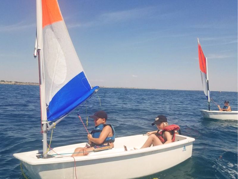 Session catamaran en colo de vacances à la mer à St Martin de Crau cet été