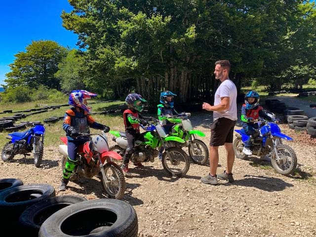 Session moto en colo de vacances cet été à Hauteluce