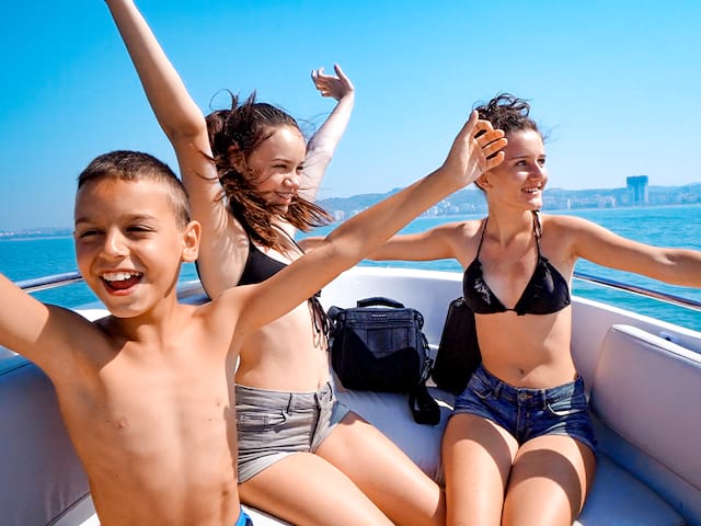 enfants bateau mer mediterranée palavas