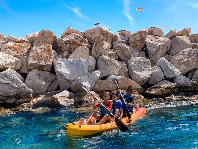 Enfants kayak mer colonie de vacances palavas