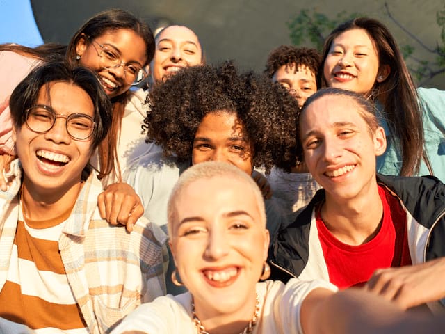 Groupe de jeunes en colonie de vacances itinérante au Portugal cet été