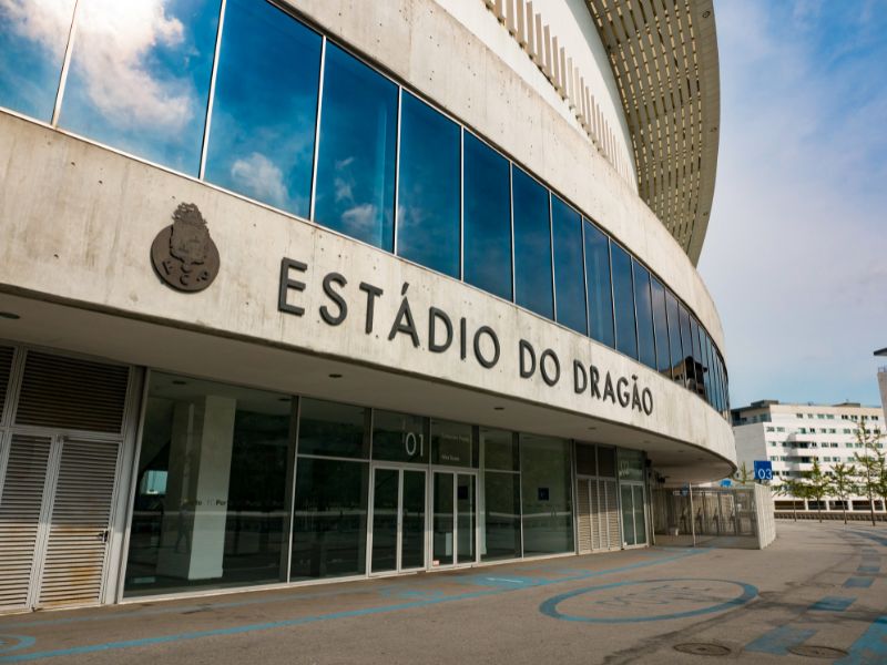 Stade de foot FC Porto visité en colonie de vacances cet été 