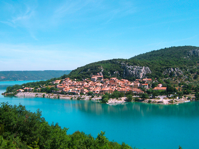 vue sur le lac de sainte croix en colonie de vacances cet été
