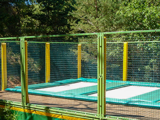 trampoline du camping à Bauduen lors d'une colo cet été