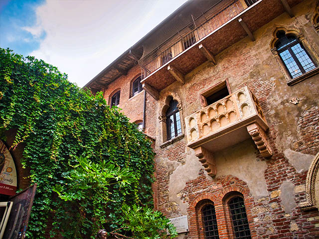 visite de la maison de juliette dans la ville de vérone en italie séjour adolescents