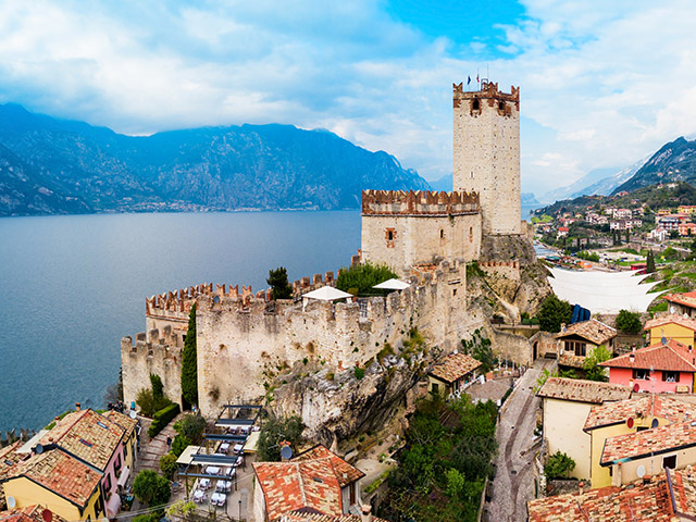chateau de rocca scaligera à malcesine en italie colo pour ados