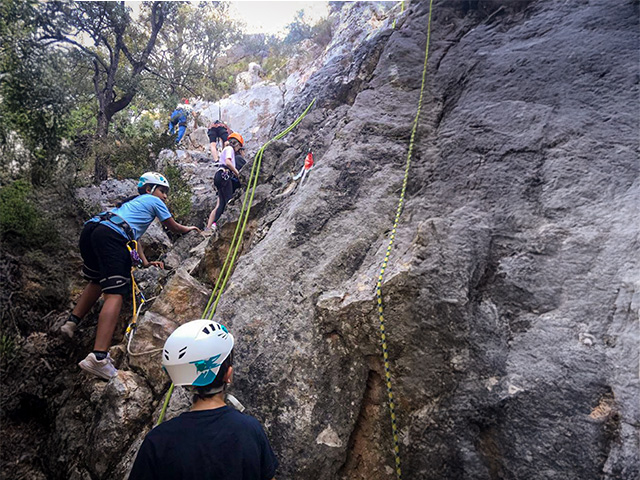 montagne abrupte escalade compétence enfants 10 ans Gorges du Verdon