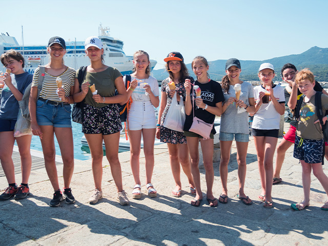 groupe ados port bateau colonie de vacances été