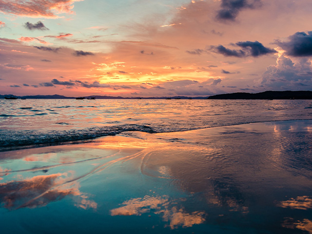 photographie d'un coucher de soleil sur la mer méditerranée en pleine soirée d'été lors d'une colo