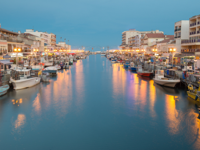 Vue sur le port de Palavas les Flots en colo de vacances cet été