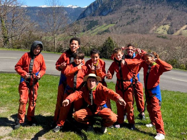 Activité spéléologie cet été en colo