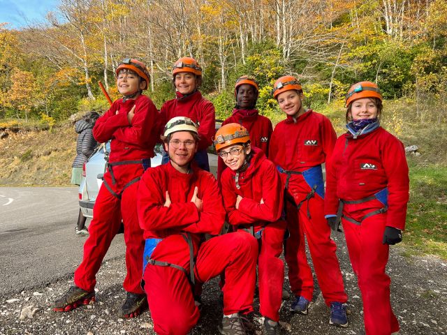 Activité spéléologie cet été à Vassieux en colo pré ado