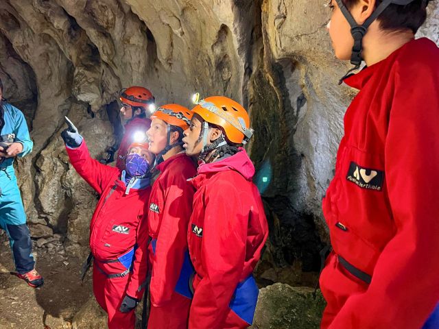 Activité spéléologie en colo de vacances cet été
