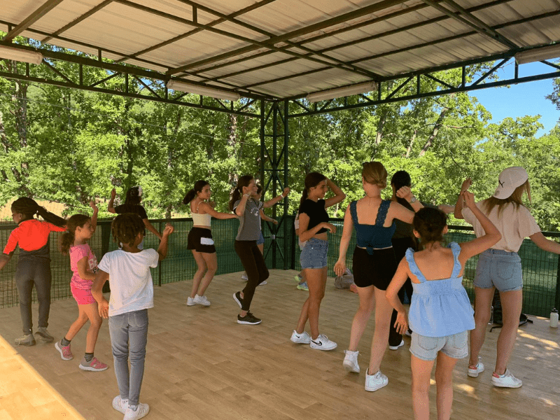 Activité danse en colo de vacances multi activités à Bauduen