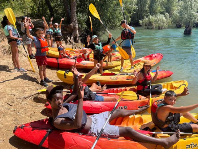 Activité kayak en colo de vacances cet été à Bauduen 