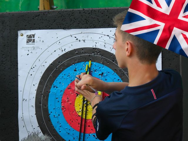 Activité tir à l'arc en colo de vacances multi activités et anglais cet été