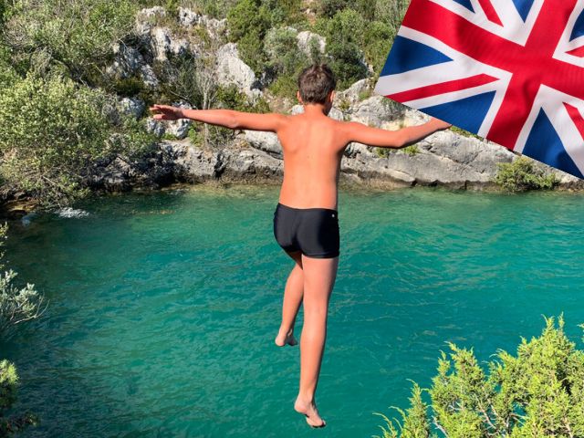 Jeune ado en colo de vacances multi activités spéciale anglais cet été à Bauduen